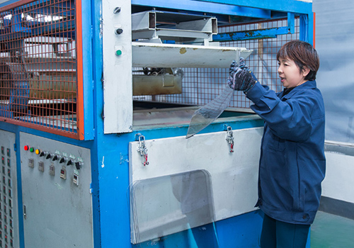 防暴盾牌成型區(qū)